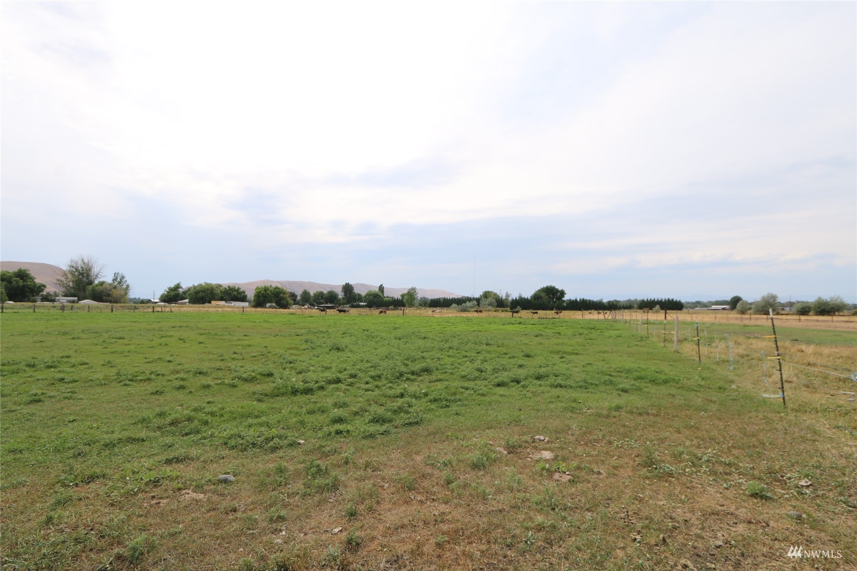 -nna South Birchfield Road Yakima, WA 98901 - Photo 3 of 4 a view of an ocean and beach