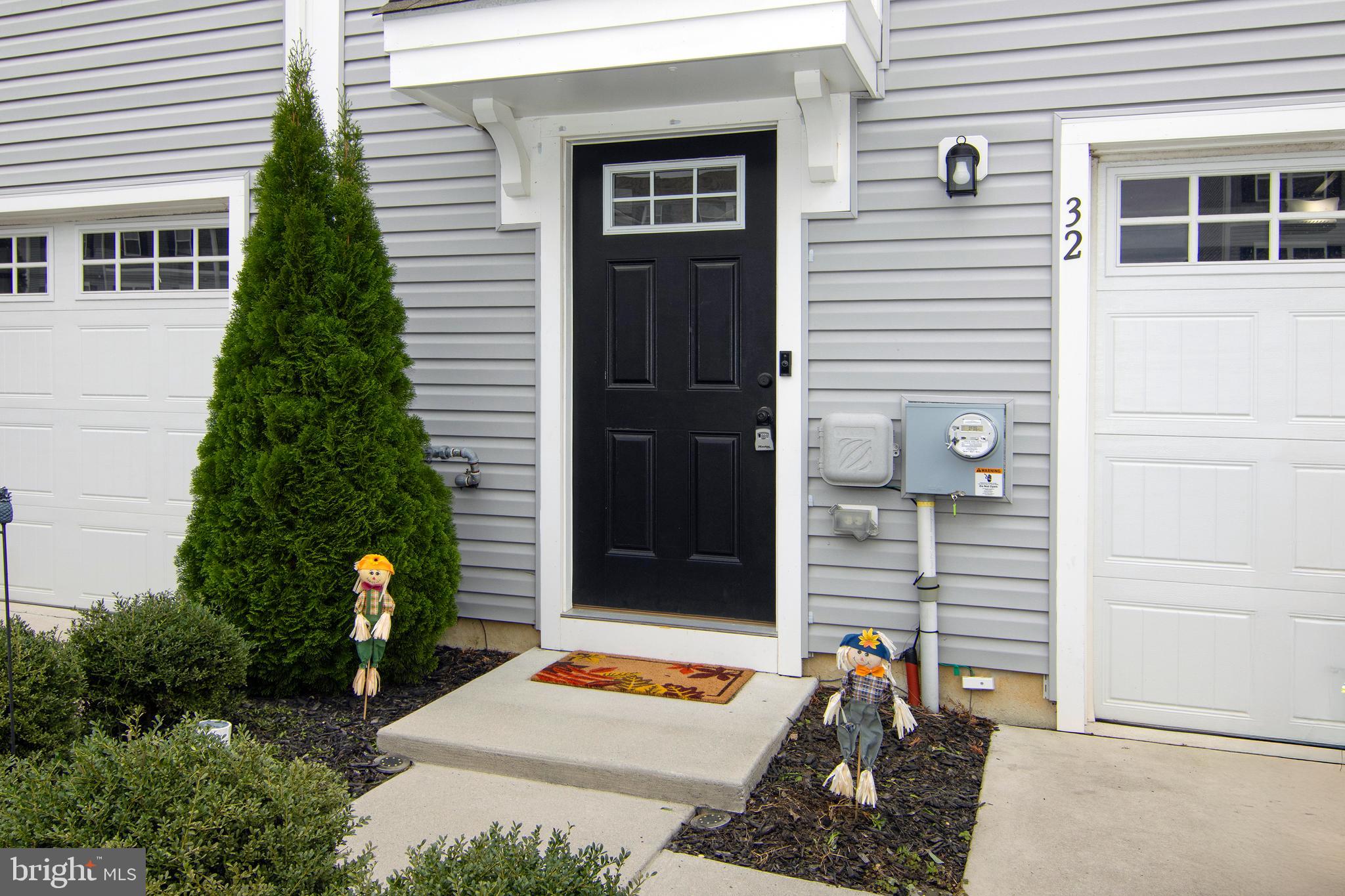 32 Burr Street Williamstown, NJ 08094 - Photo 4 of 34 a small garden in the corners of a house