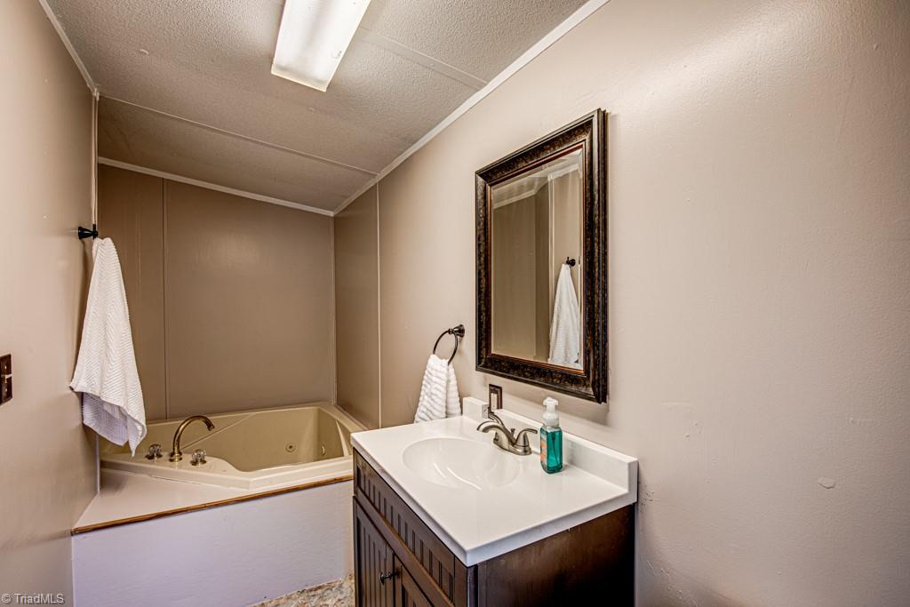 543 George Hege Road Lexington, NC 27295 - Photo 17 of 40 Gallery Image 17