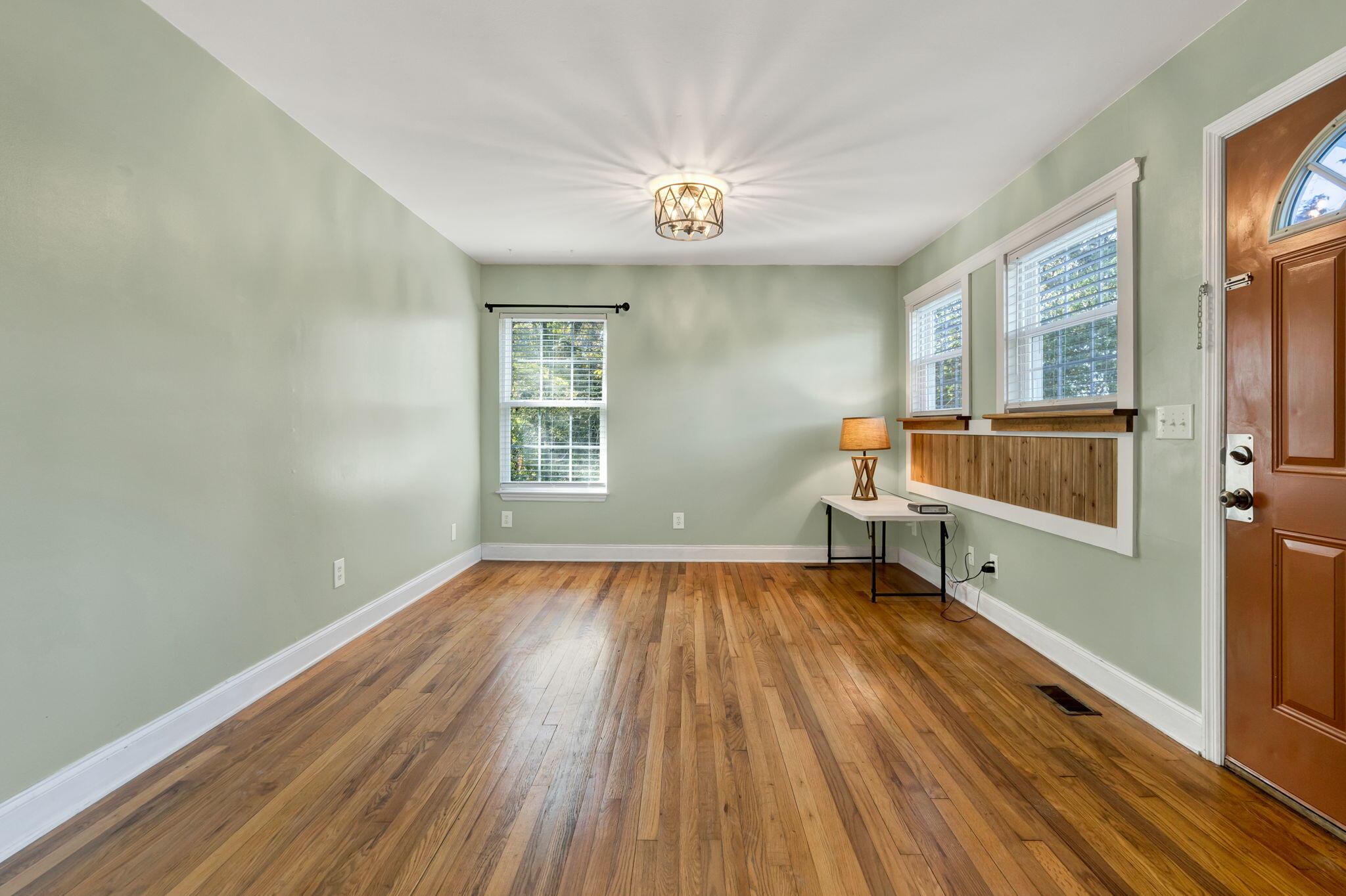 1462 Morris Hill Road Chattanooga, TN 37421 - Photo 2 of 28 22-web-or-mls-DSC09956