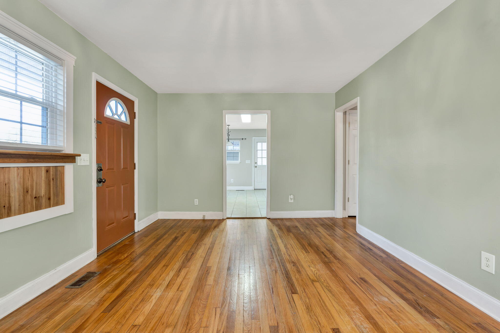 1462 Morris Hill Road Chattanooga, TN 37421 - Photo 3 of 28 23-web-or-mls-DSC09961