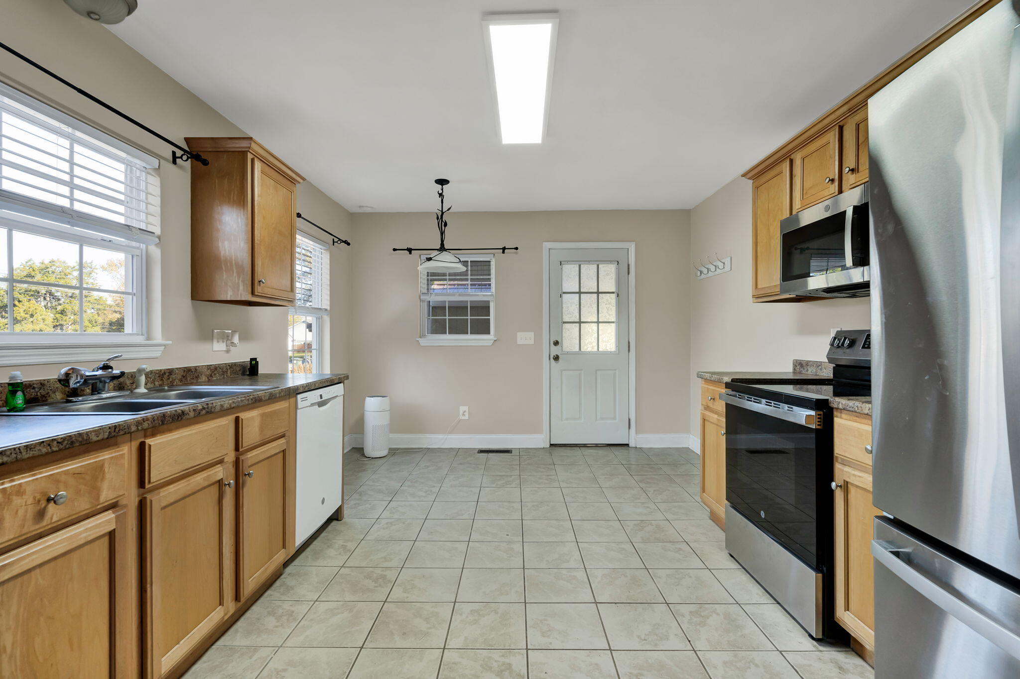 1462 Morris Hill Road Chattanooga, TN 37421 - Photo 4 of 28 24-web-or-mls-DSC09966