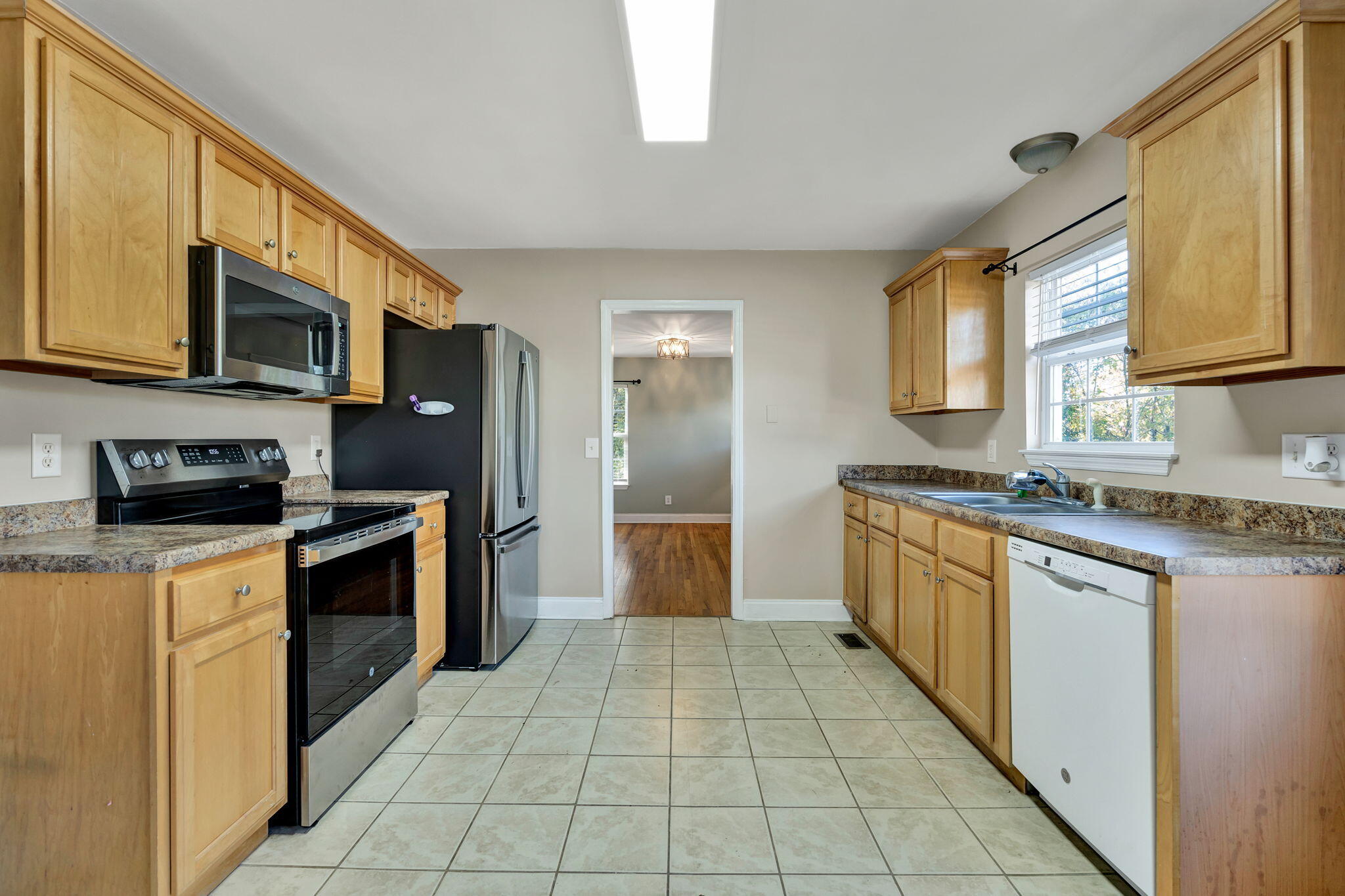 1462 Morris Hill Road Chattanooga, TN 37421 - Photo 5 of 28 25-web-or-mls-DSC09977