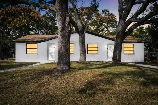 a view of a house with a yard