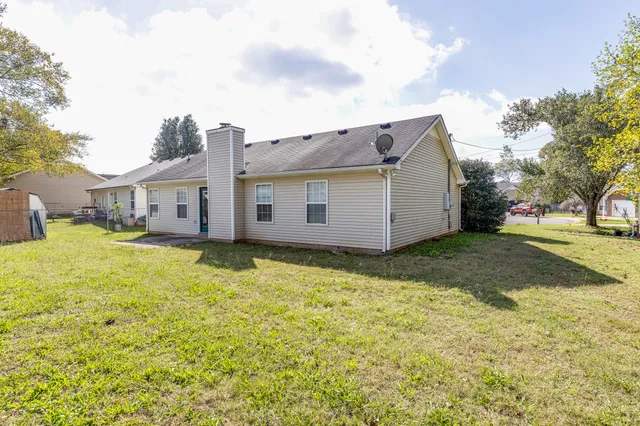 a view of a house with a backyard