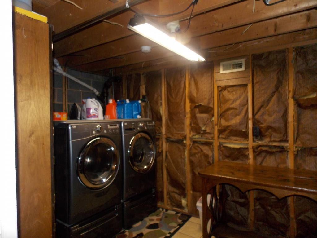 20 Spring Valley Road Bristol, VA 24201 - Photo 18 of 22 Laundry room