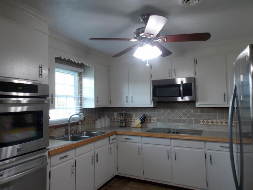 20 Spring Valley Road Bristol, VA 24201 - Photo 8 of 22 stainless appliances