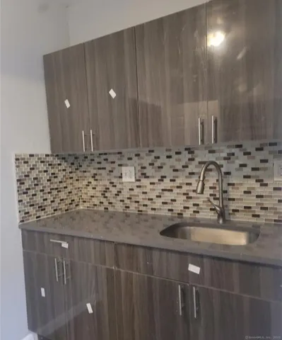 $1,600 | 655 Maple Street, Unit 1, Bridgeport, CT 06608