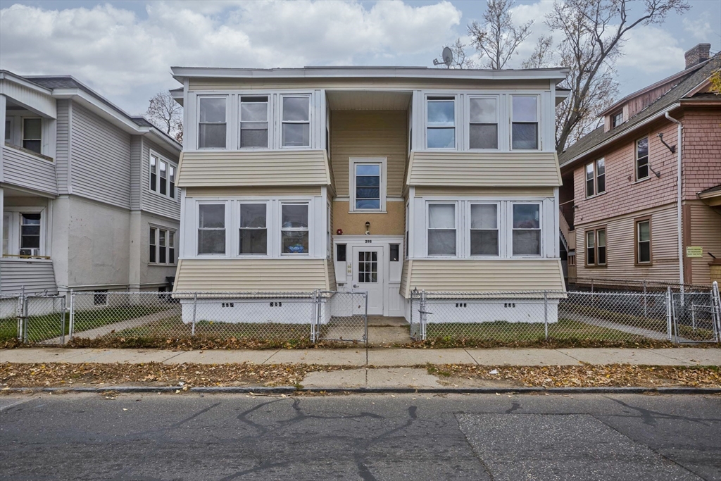 a view of a white building among the street side of house