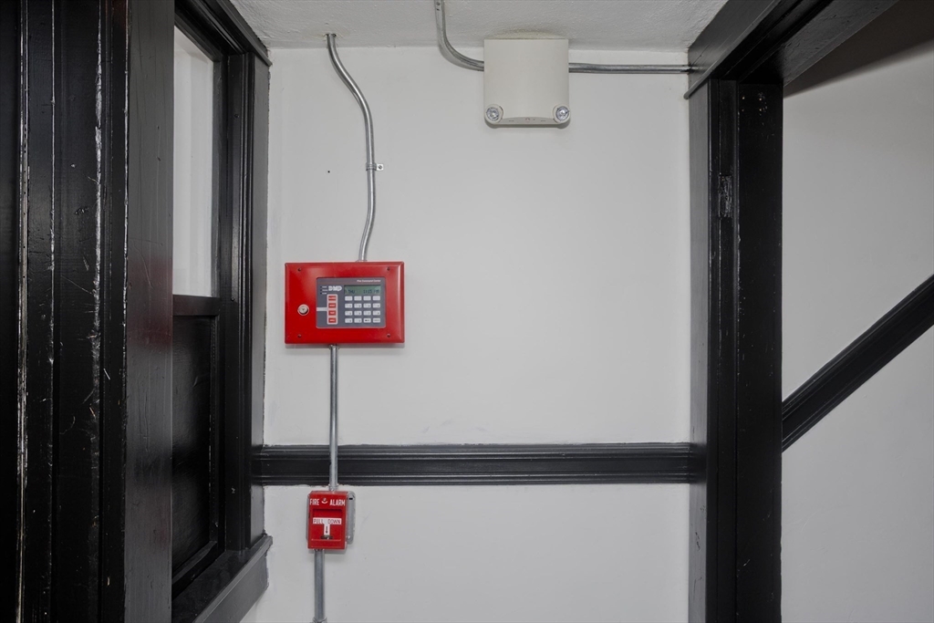 298 Oakland Street Springfield, MA 01108 - Photo 29 of 38