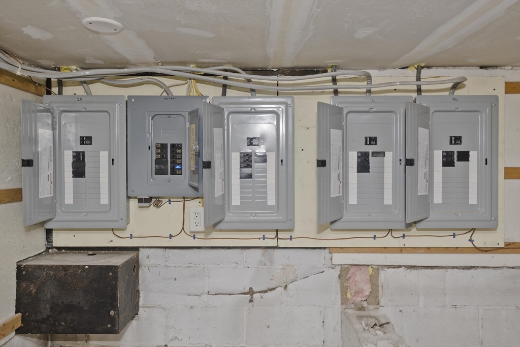 298 Oakland Street Springfield, MA 01108 - Photo 32 of 38 a bathroom with shower bathtub and sink