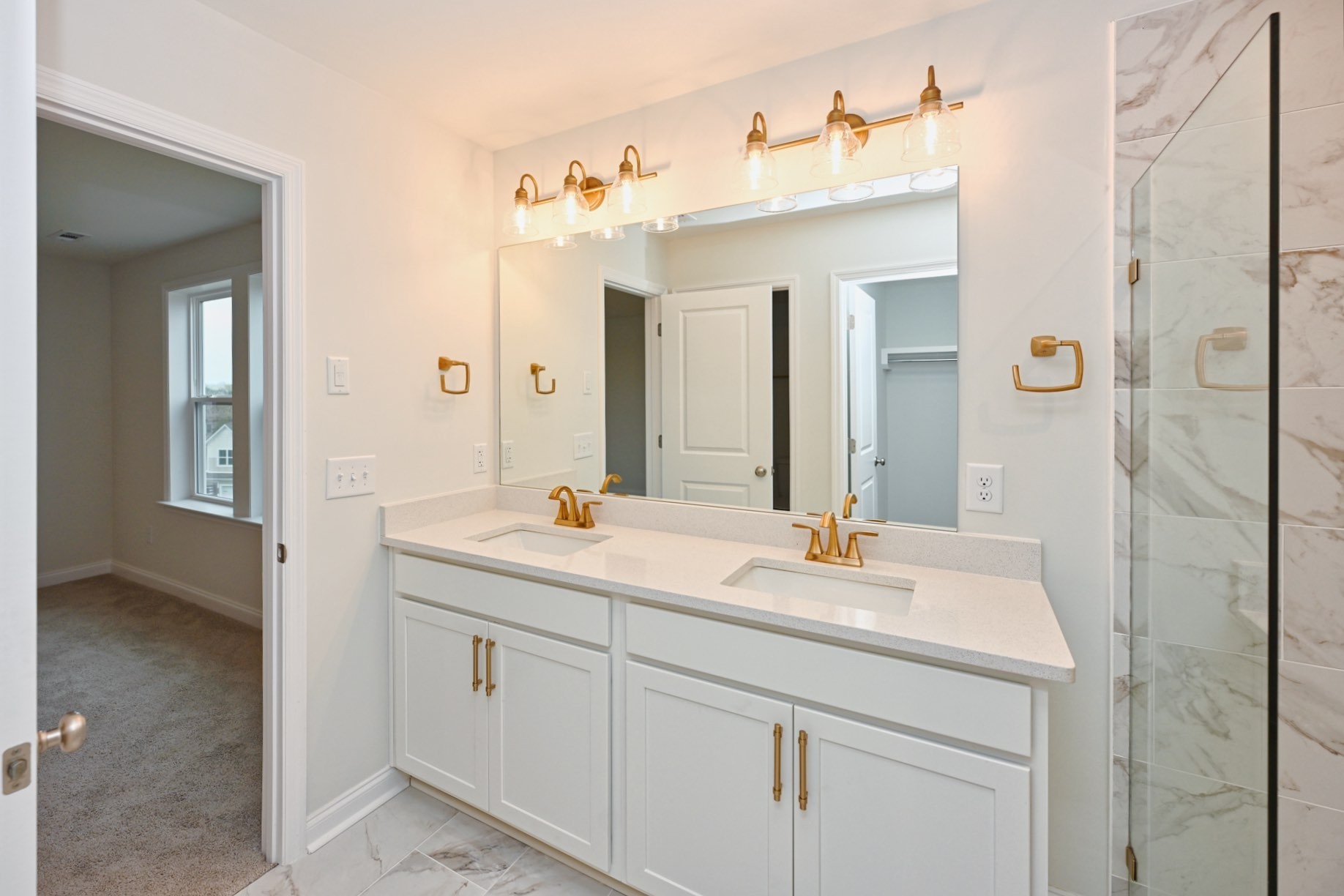 2305 Juneau Lane Columbia, TN 38401 - Photo 34 of 50 a bathroom with a sink and a mirror