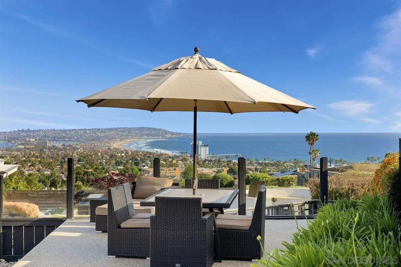 5510 Moonlight Lane La Jolla, CA 92037 - Photo 32 of 35 a view of a terrace with furniture