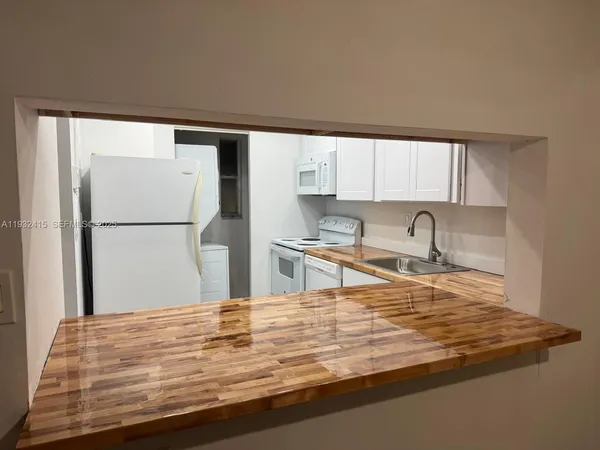 $1,900 | 8051 South Colony Circle, Unit 210, Tamarac, FL 33321