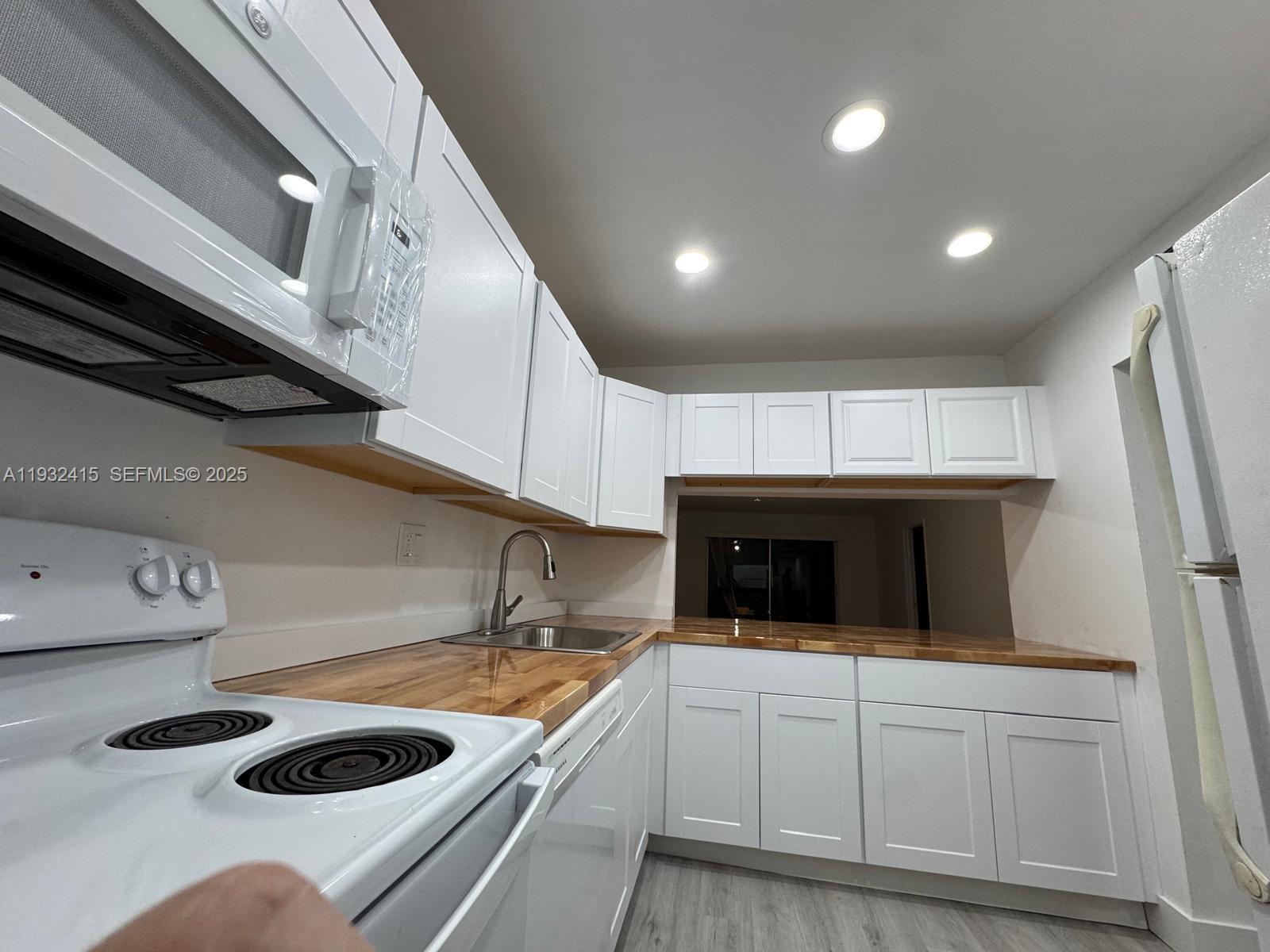 8051 South Colony Circle, Unit 210 Tamarac, FL 33321 - Photo 4 of 17