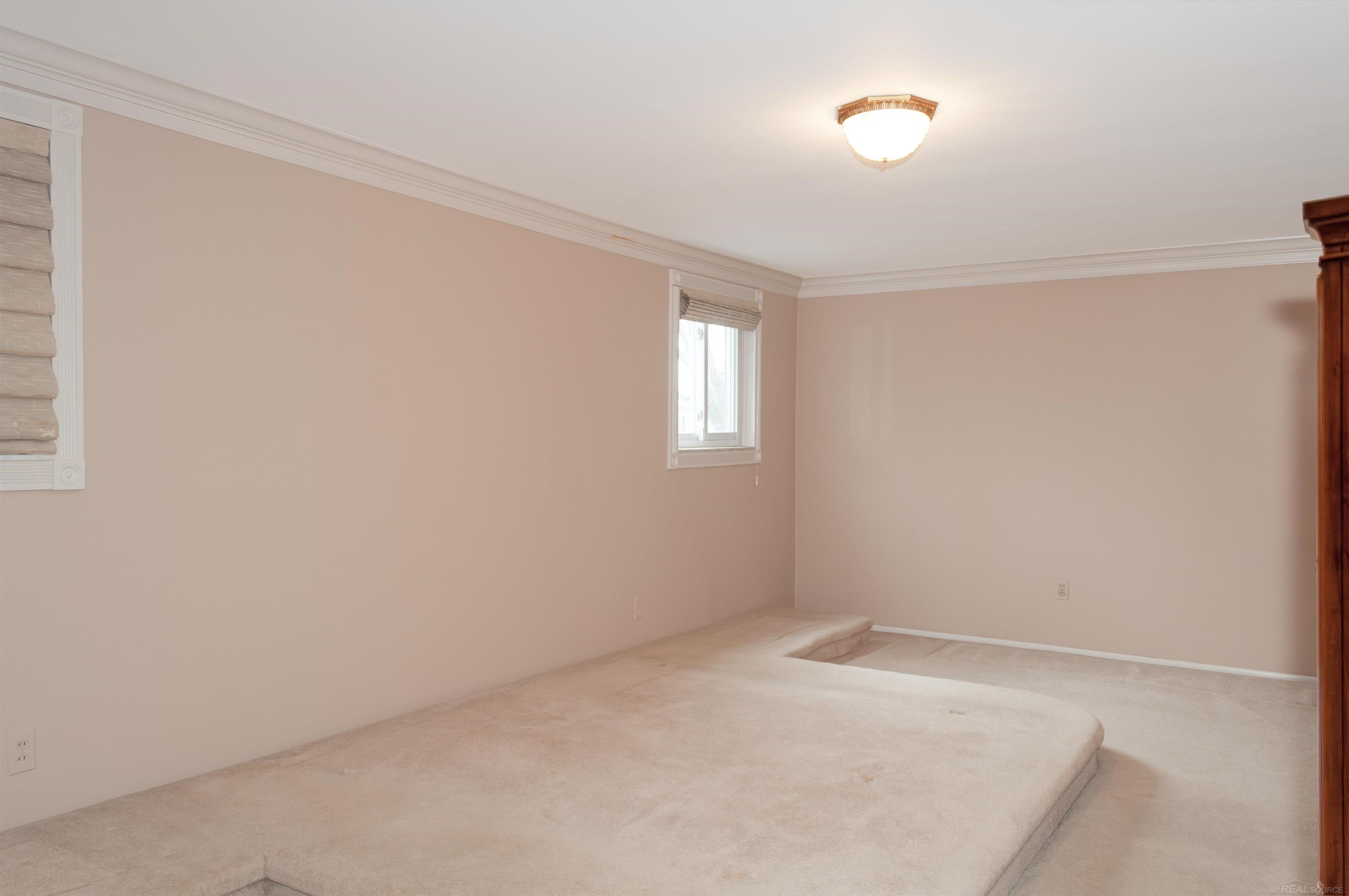 1010 Canterbury Road Grosse Pointe, MI 48236 - Photo 41 of 65 50108159-40.JPG