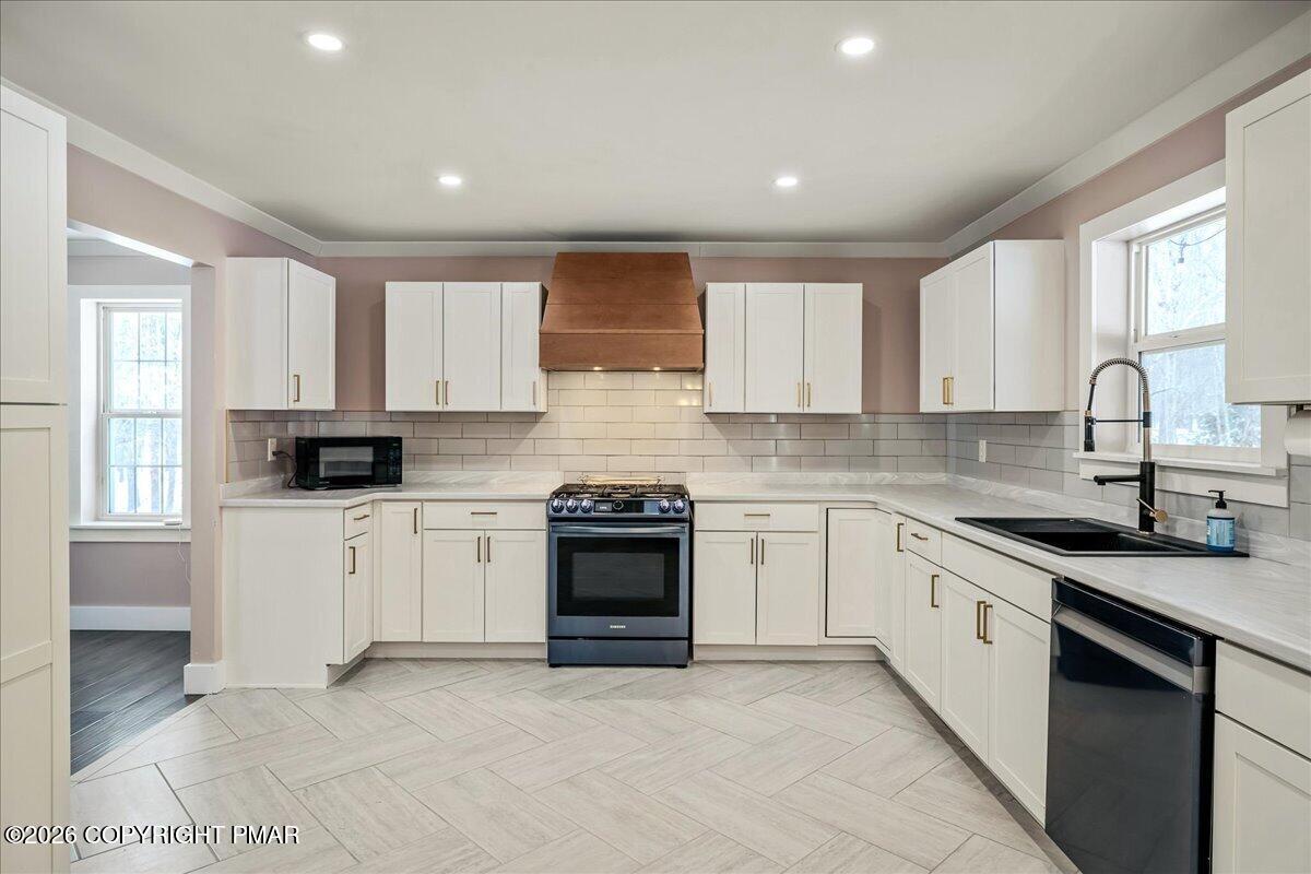 140 Alcott Lane Effort, PA 18330 - Photo 15 of 54 kitchen