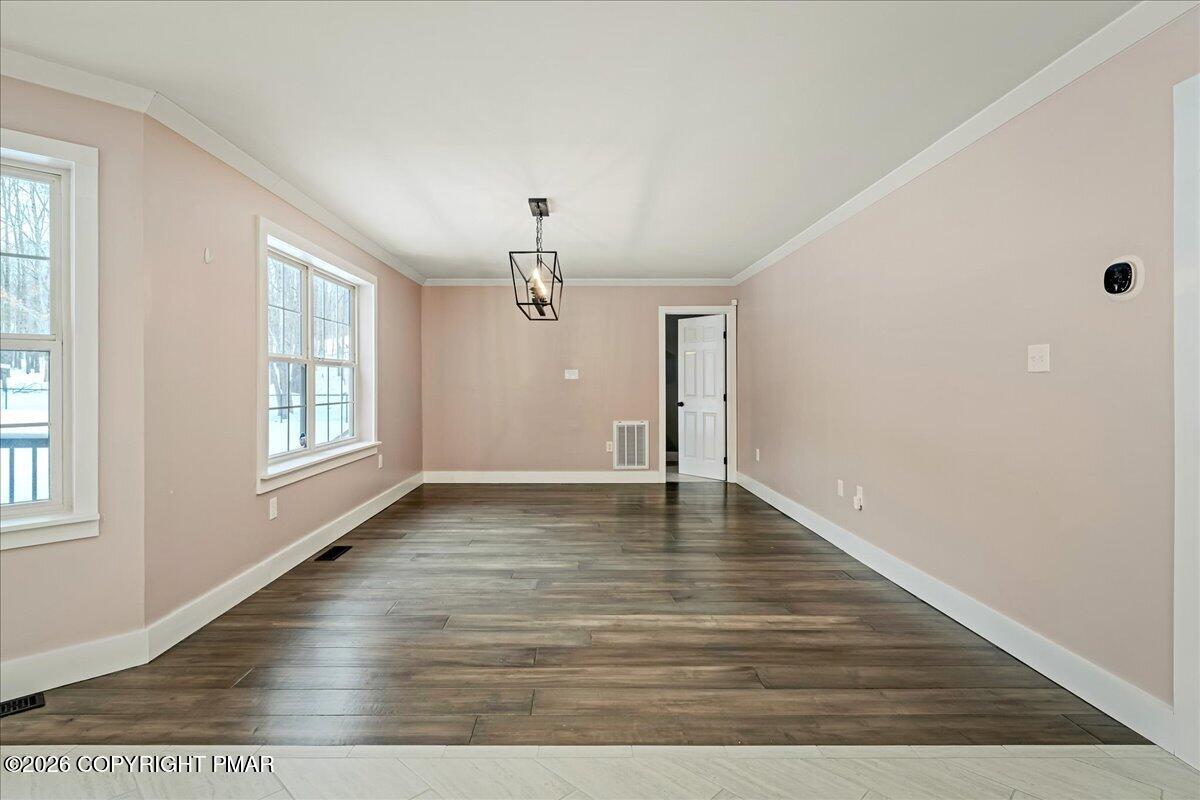 140 Alcott Lane Effort, PA 18330 - Photo 19 of 54 29-HomeView_Media-140_Alcott_Ln