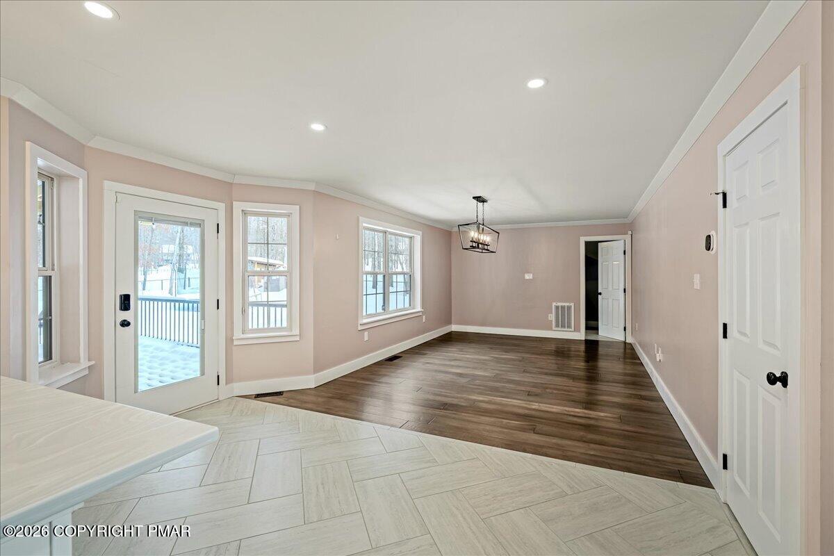 140 Alcott Lane Effort, PA 18330 - Photo 20 of 76 28-HomeView_Media-140_Alcott_Ln