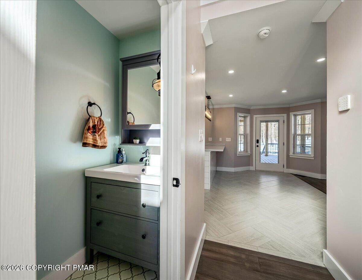 140 Alcott Lane Effort, PA 18330 - Photo 22 of 54 32-HomeView_Media-140_Alcott_Ln