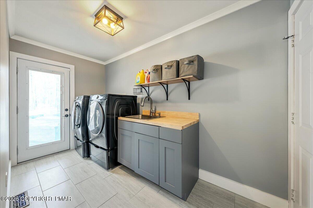 140 Alcott Lane Effort, PA 18330 - Photo 26 of 76 a bathroom with a sink and a mirror