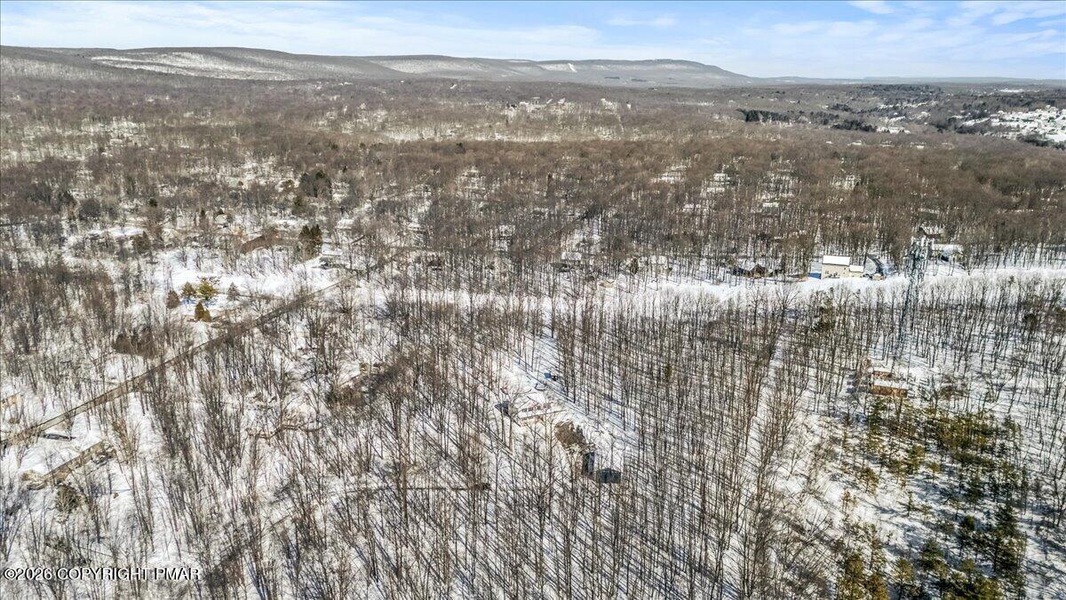 140 Alcott Lane Effort, PA 18330 - Photo 52 of 76 a view of city and mountain