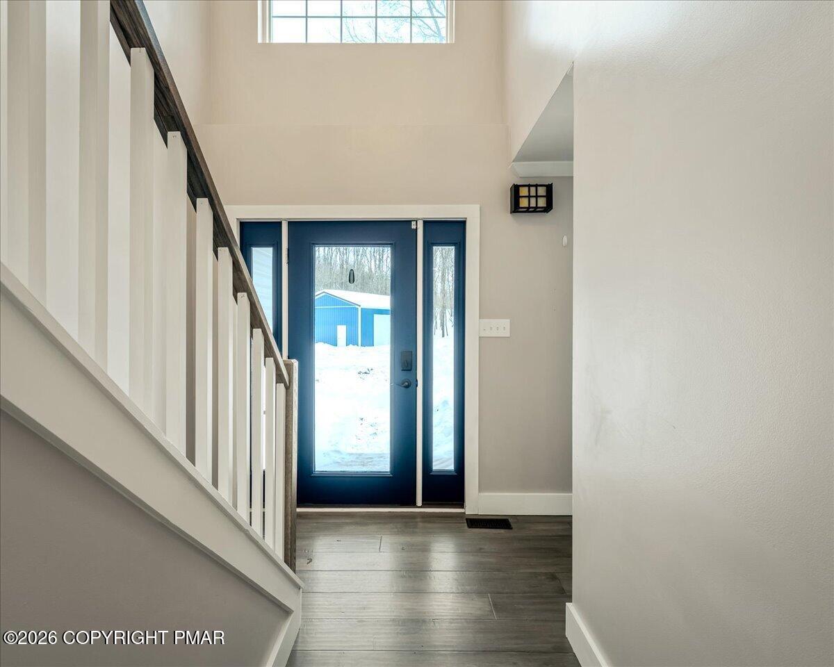 140 Alcott Lane Effort, PA 18330 - Photo 8 of 54 foyer