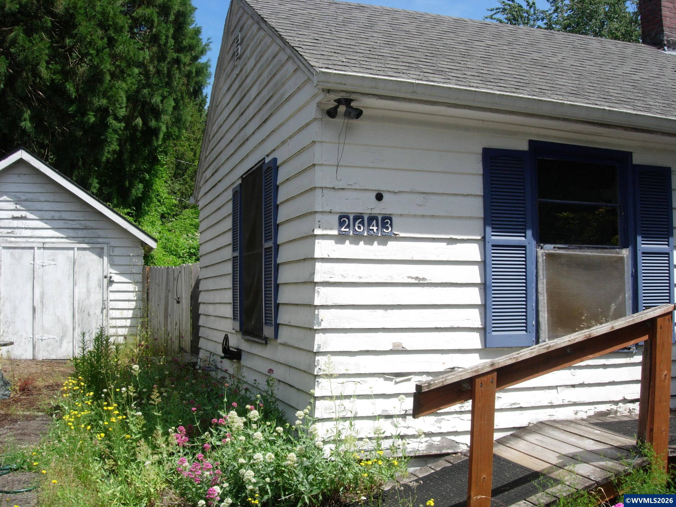 2643 Southwest Taylors Ferry Road Portland, OR 97219 - Photo 2 of 7 Gallery Image 2
