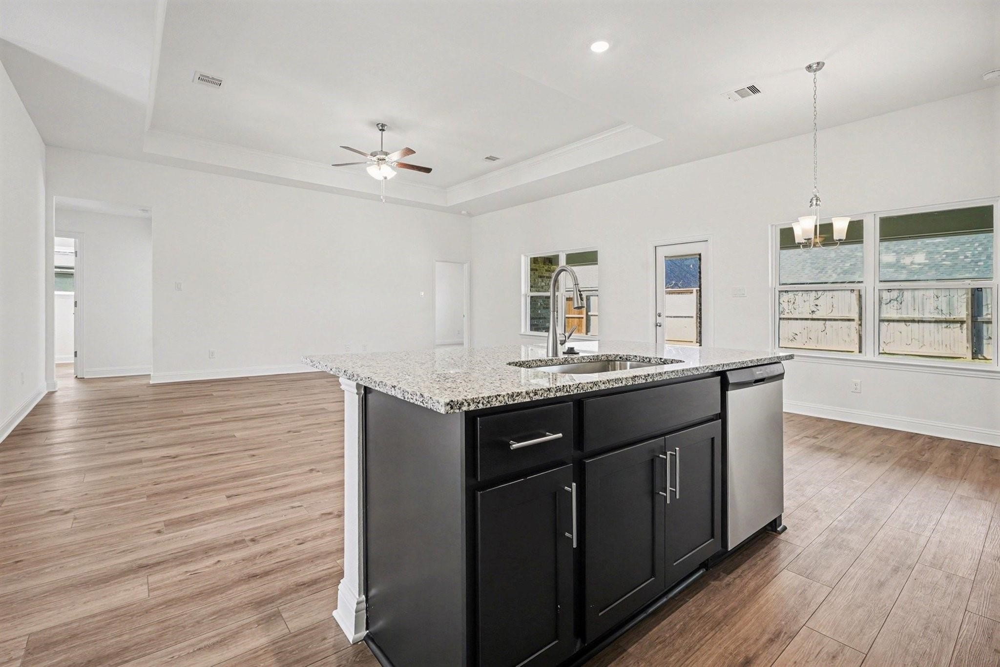10 Keystone Court Angleton, TX 77515 - Photo 8 of 24