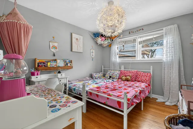 $500,000 | 323 East Butterfield Road, Elmhurst, IL 60126