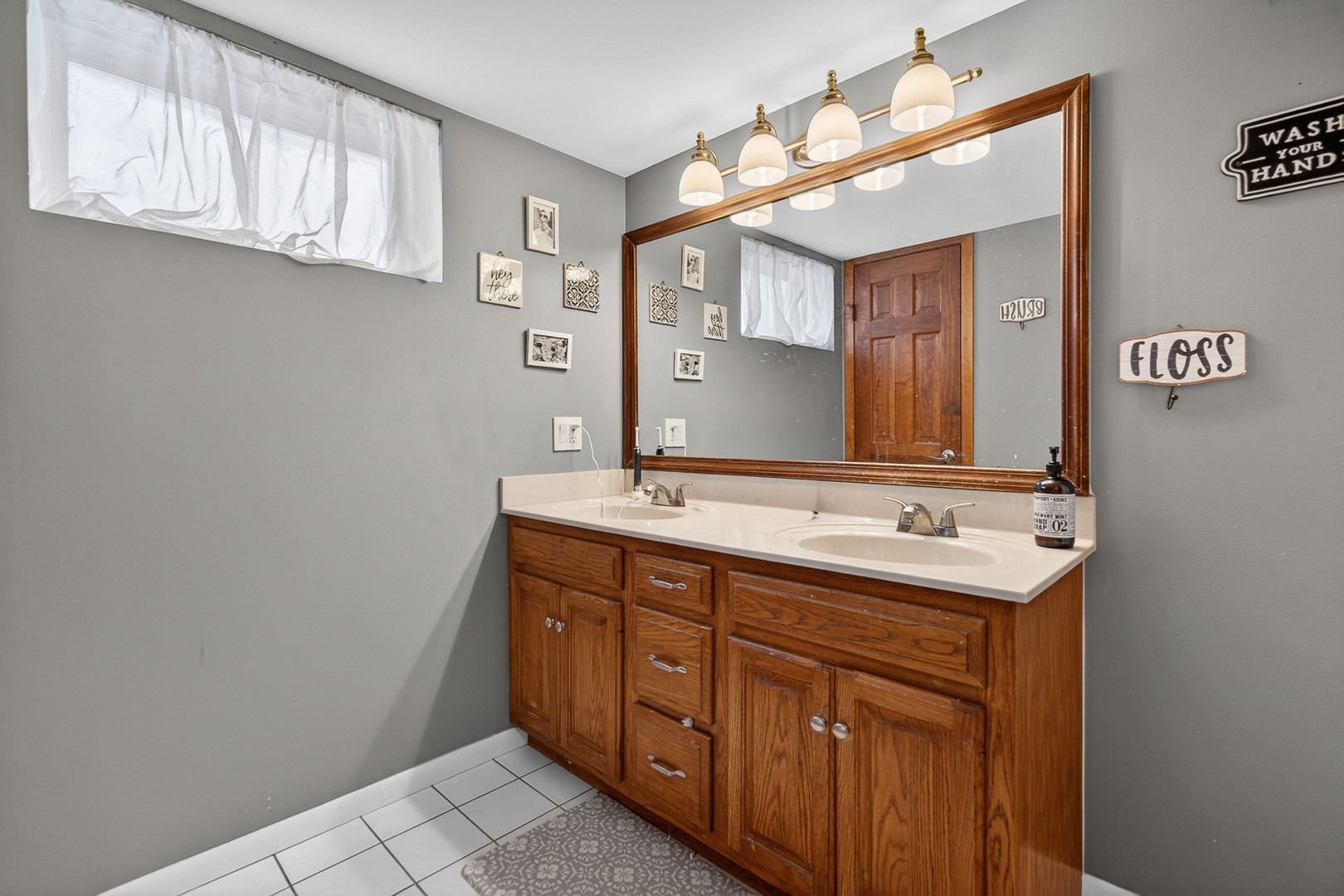 323 East Butterfield Road Elmhurst, IL 60126 - Photo 16 of 22