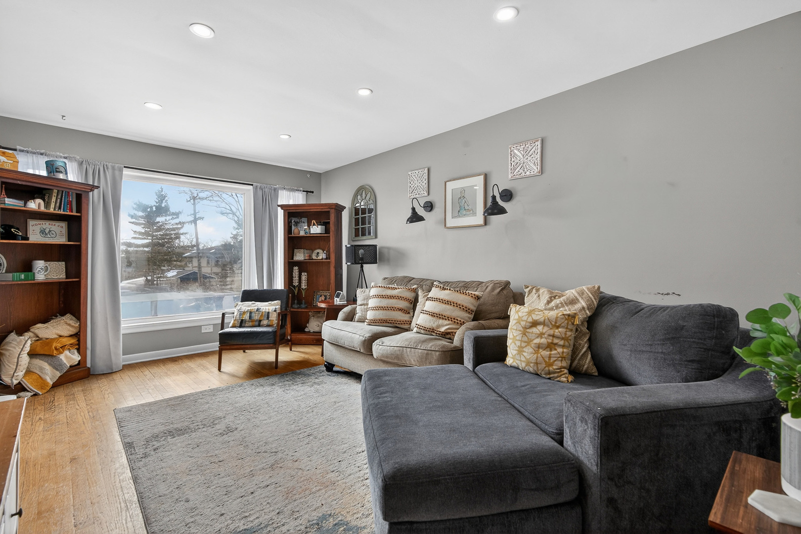 323 East Butterfield Road Elmhurst, IL 60126 - Photo 2 of 22