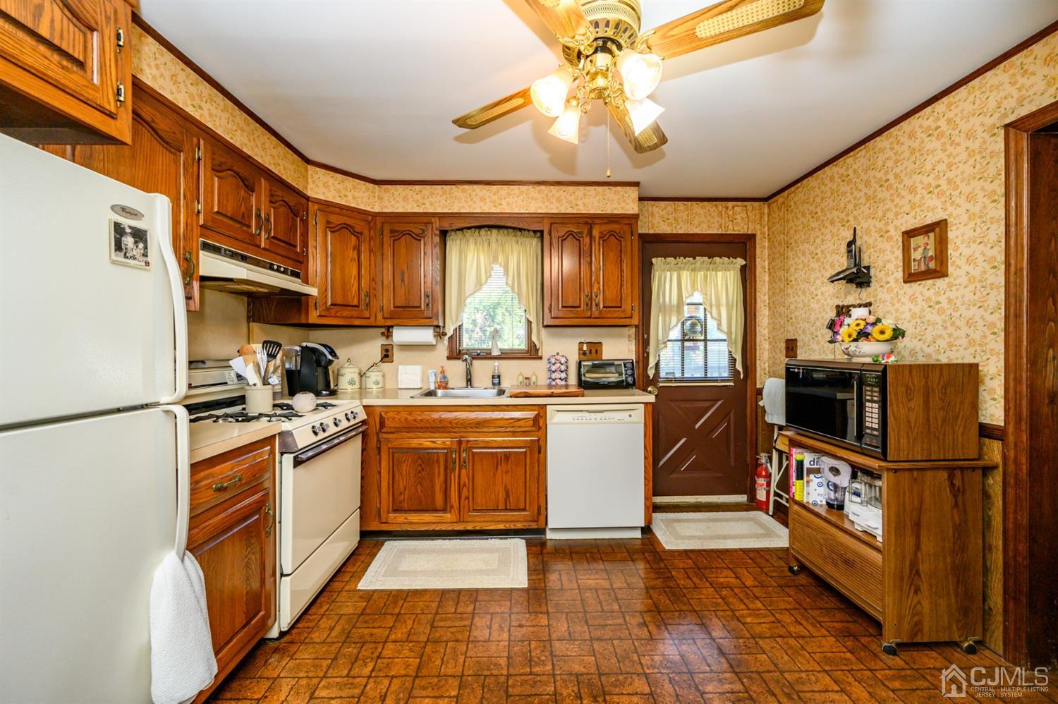 152 Georges Road Dayton, NJ 08810 - Photo 11 of 32 Gallery Image 11