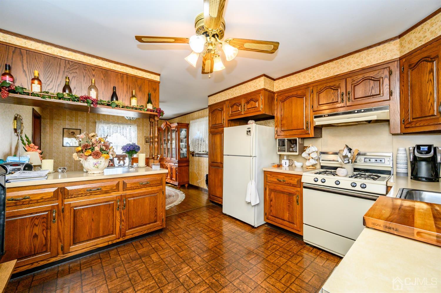 152 Georges Road Dayton, NJ 08810 - Photo 13 of 32 Gallery Image 13