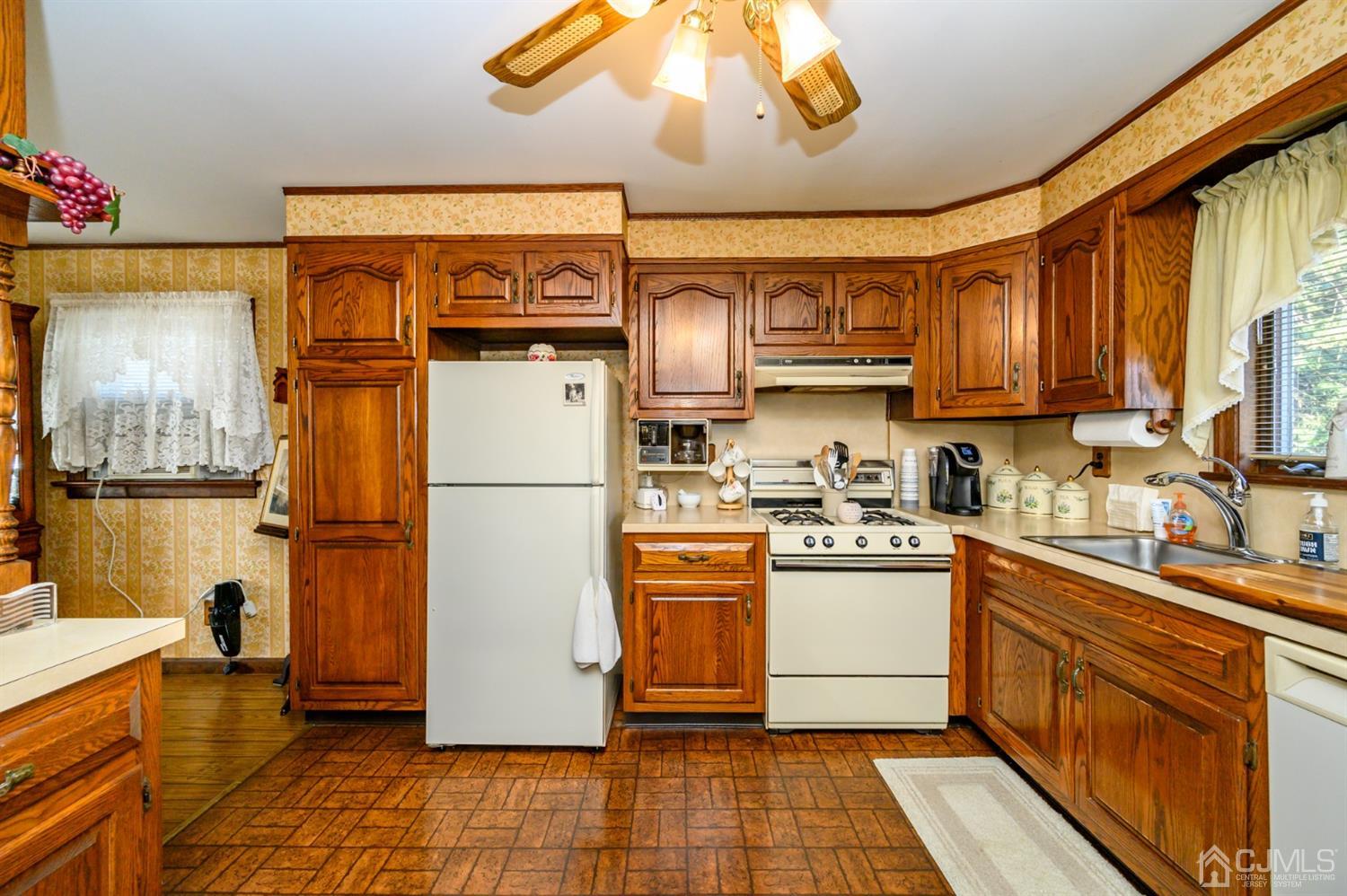 152 Georges Road Dayton, NJ 08810 - Photo 14 of 32 Gallery Image 14