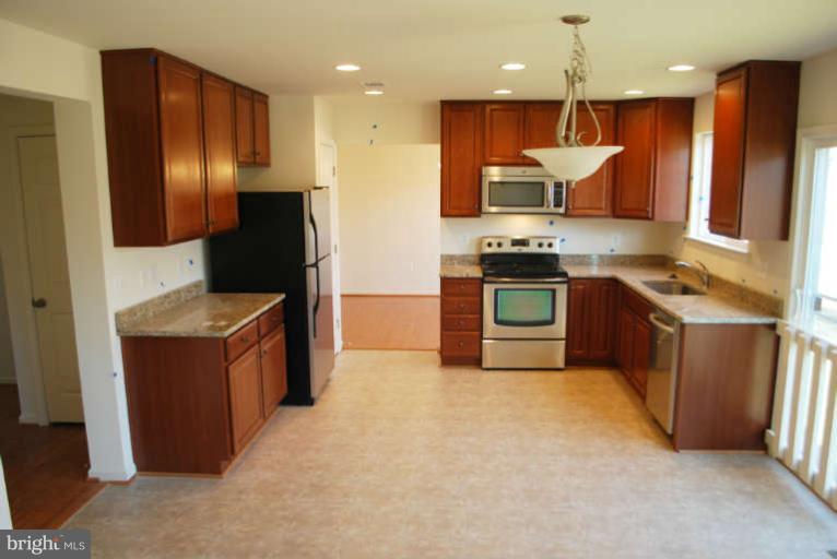 8439 Brock Bridge Road Laurel, MD 20724 - Photo 13 of 29 Kitchen