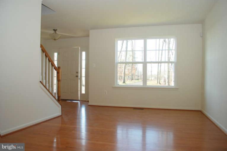 8439 Brock Bridge Road Laurel, MD 20724 - Photo 5 of 29 Living Room