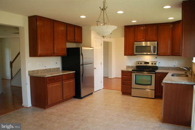 8439 Brock Bridge Road Laurel, MD 20724 - Photo 10 of 29 Kitchen