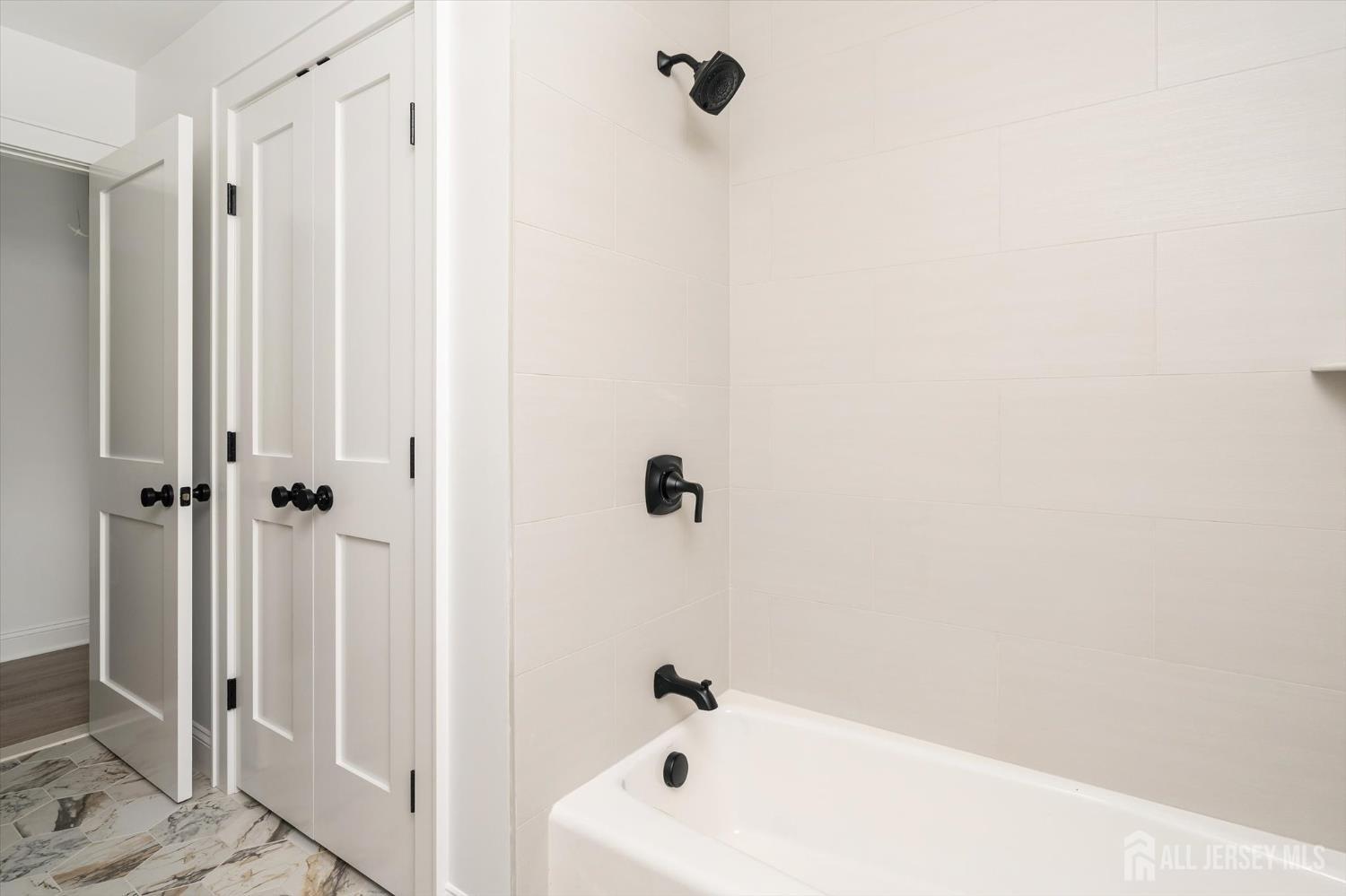 438 Ellisdale Road Chesterfield, NJ 08515 - Photo 20 of 28 a bathroom with a white bath tub