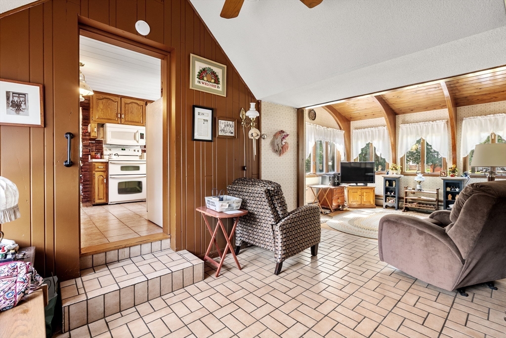 354 Rowley Street Agawam, MA 01001 - Photo 19 of 37