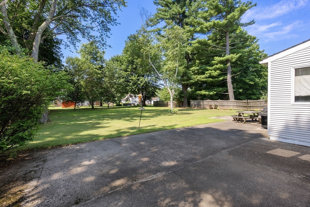 354 Rowley Street Agawam, MA 01001 - Photo 30 of 37