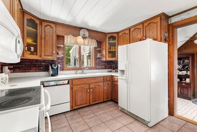 $379,900 | 354 Rowley Street, Agawam, MA 01001