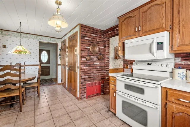 $379,900 | 354 Rowley Street, Agawam, MA 01001