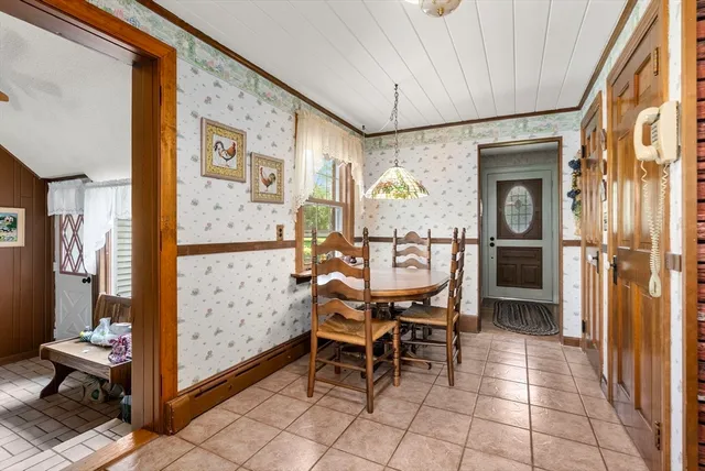 $379,900 | 354 Rowley Street, Agawam, MA 01001