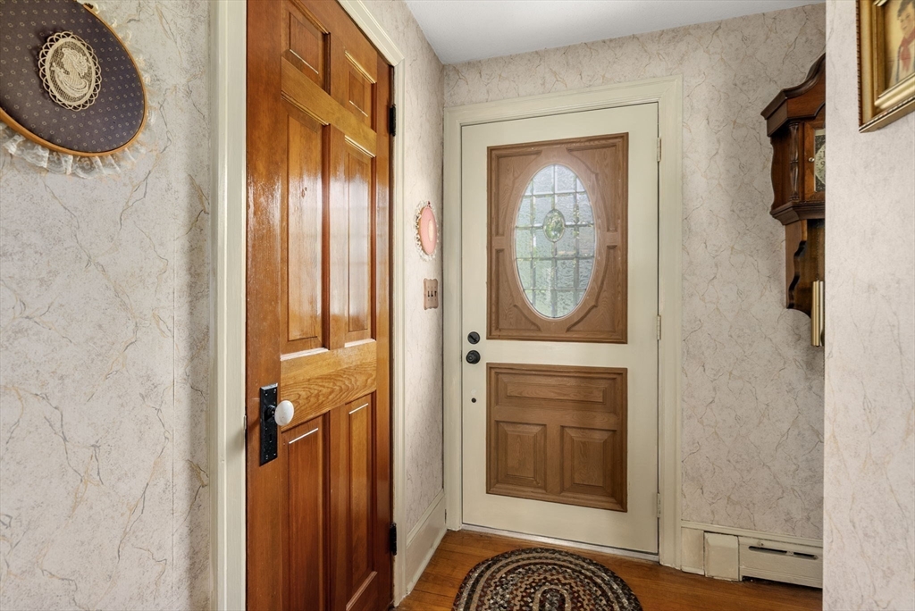 354 Rowley Street Agawam, MA 01001 - Photo 8 of 37