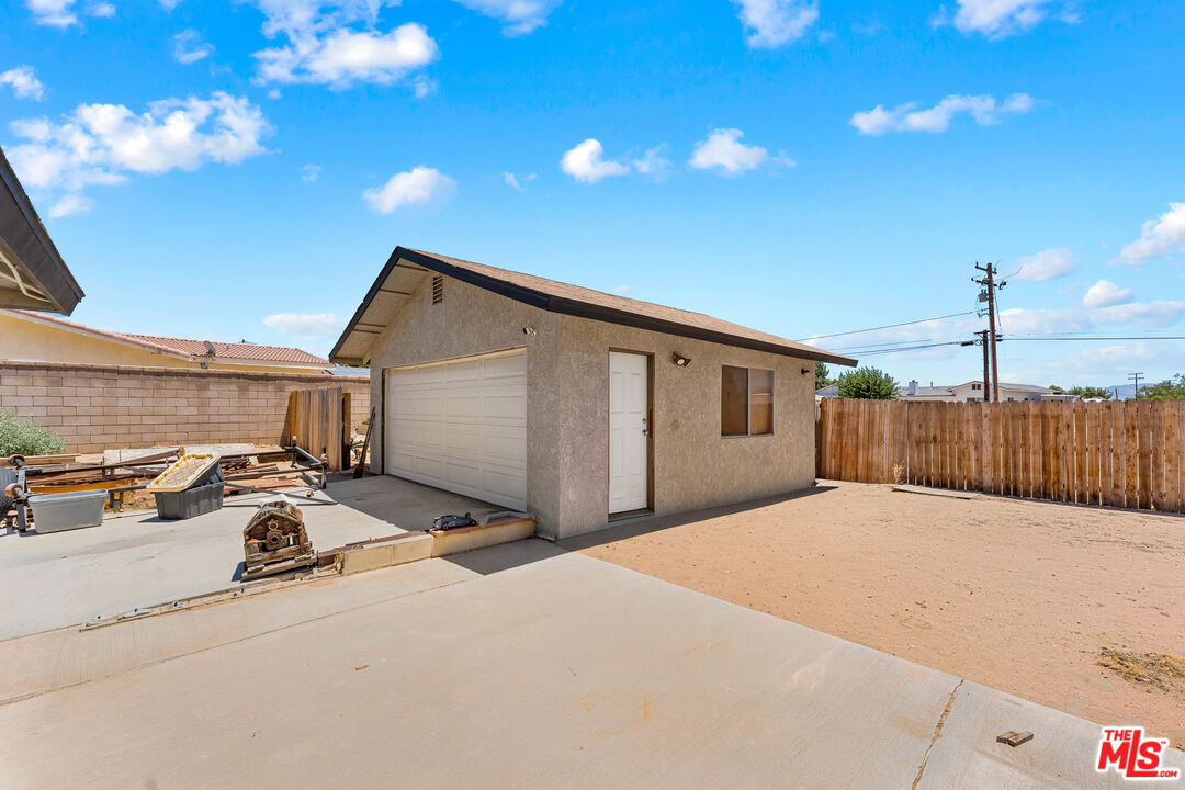 15361 Mondamon Road Apple Valley, CA 92307 - Photo 48 of 56