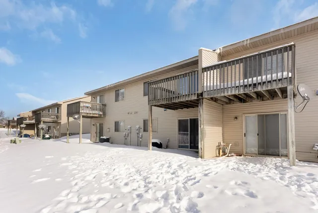 $225,000 | 1043 Honeysuckle Lane Southeast, Cambridge, MN 55008