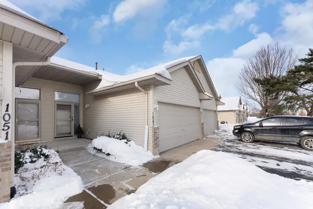 $225,000 | 1043 Honeysuckle Lane Southeast, Cambridge, MN 55008