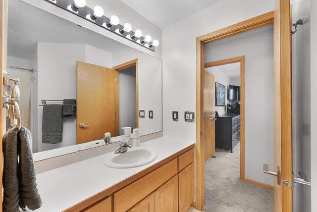 $225,000 | 1043 Honeysuckle Lane Southeast, Cambridge, MN 55008