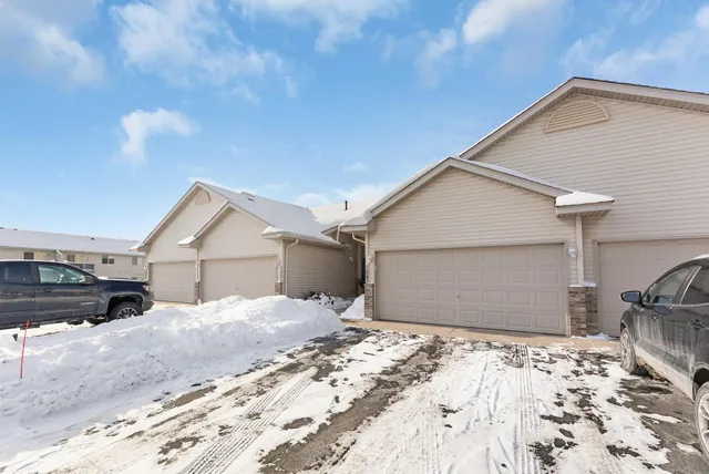 $225,000 | 1043 Honeysuckle Lane Southeast, Cambridge, MN 55008
